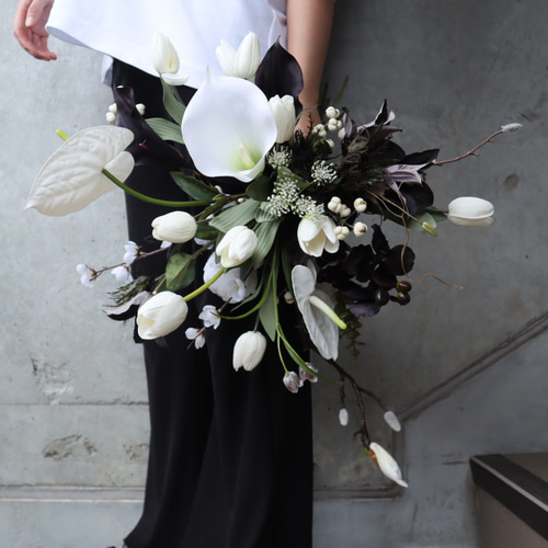 おしゃれ上級者のトレンド黒花が上品なチューリップブーケ♡ ブラック