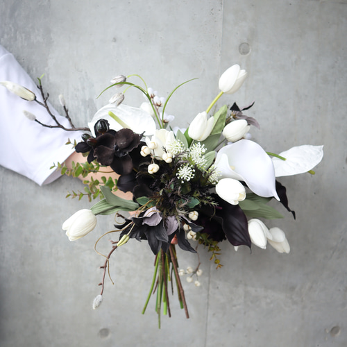 おしゃれ上級者のトレンド黒花が上品なチューリップブーケ♡ ブラック