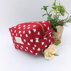 【再販】ボックスポーチ☆イチゴ&小花柄（赤） 4枚目の画像