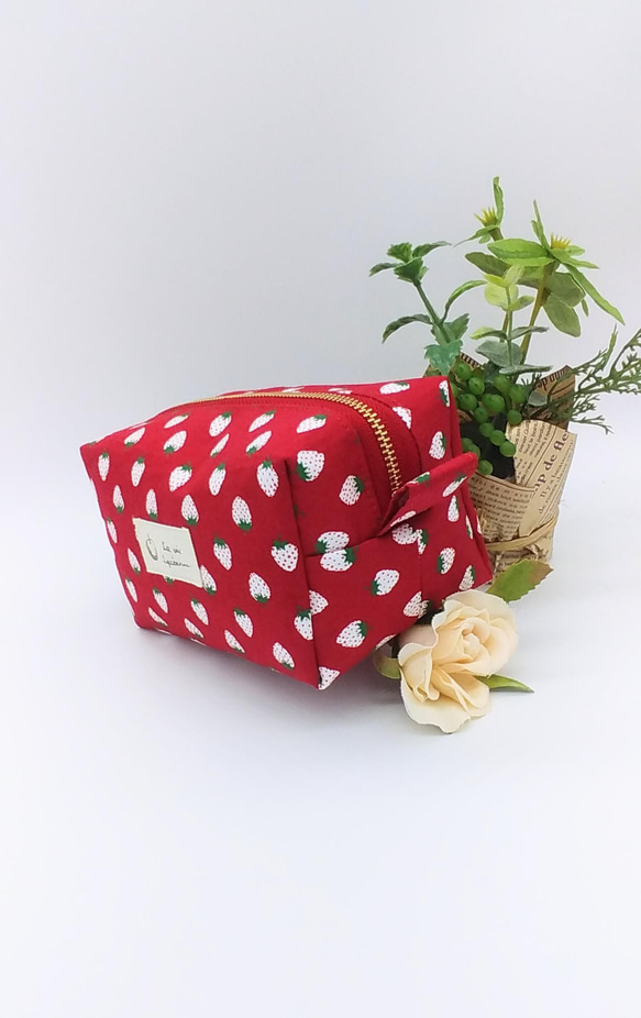 【再販】ボックスポーチ☆イチゴ&小花柄（赤） 4枚目の画像