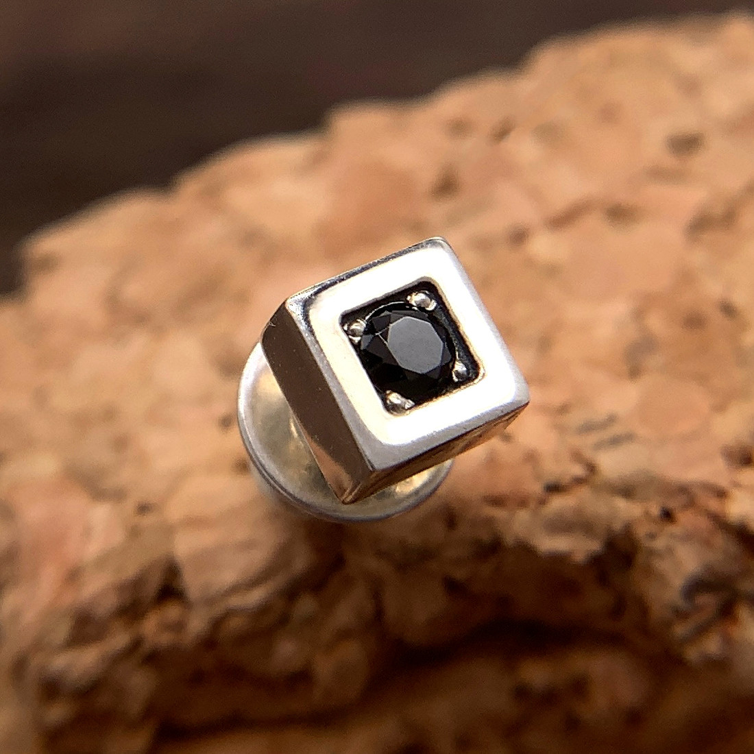 黒 シルバーピアス メンズ/シルバー925 片耳/セカンドピアス つけっぱなし/男性へのプレゼント/pe53