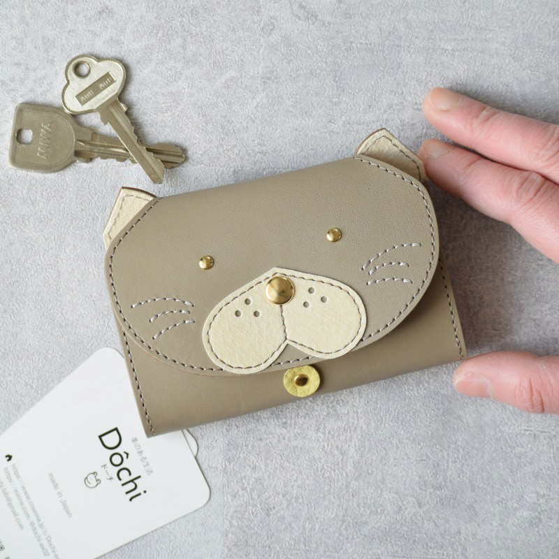本革　猫型カードも入るスマートキーケース mon+ ｜グレージュ｜