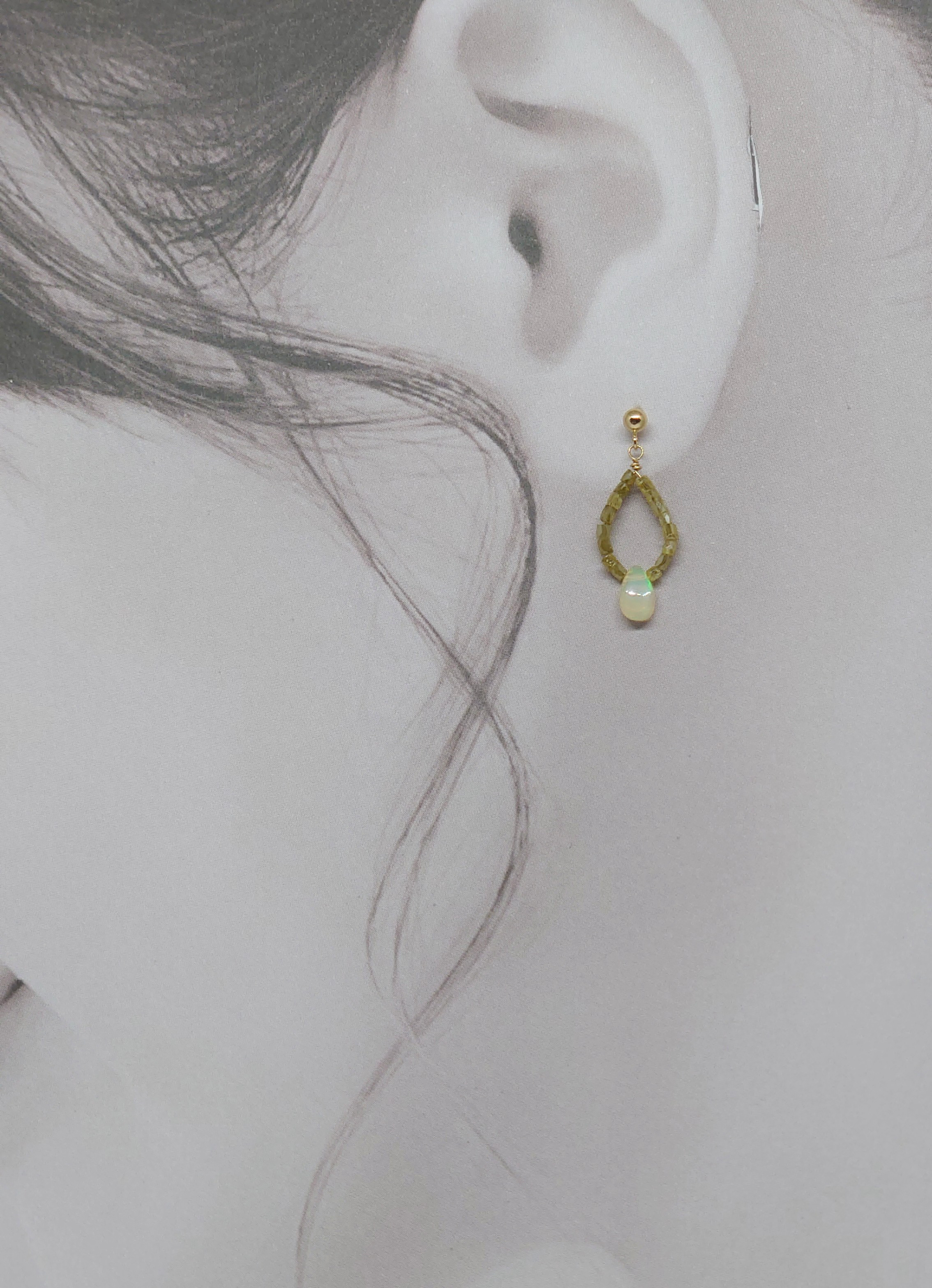 K18 イエローダイアモンド&オパールピアス