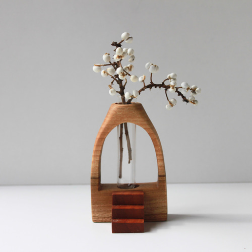 木の花瓶【ニレ】階段付き 一輪挿し・花瓶・花器 ITOKOTO 通販