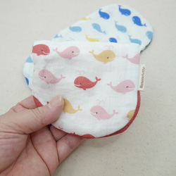 ふわもこハンカチ｜カラフルくじら-Colorful Whale-｜S・10×20cm｜8重ガーゼハンカチ｜ギフト｜誕生日 2枚目の画像