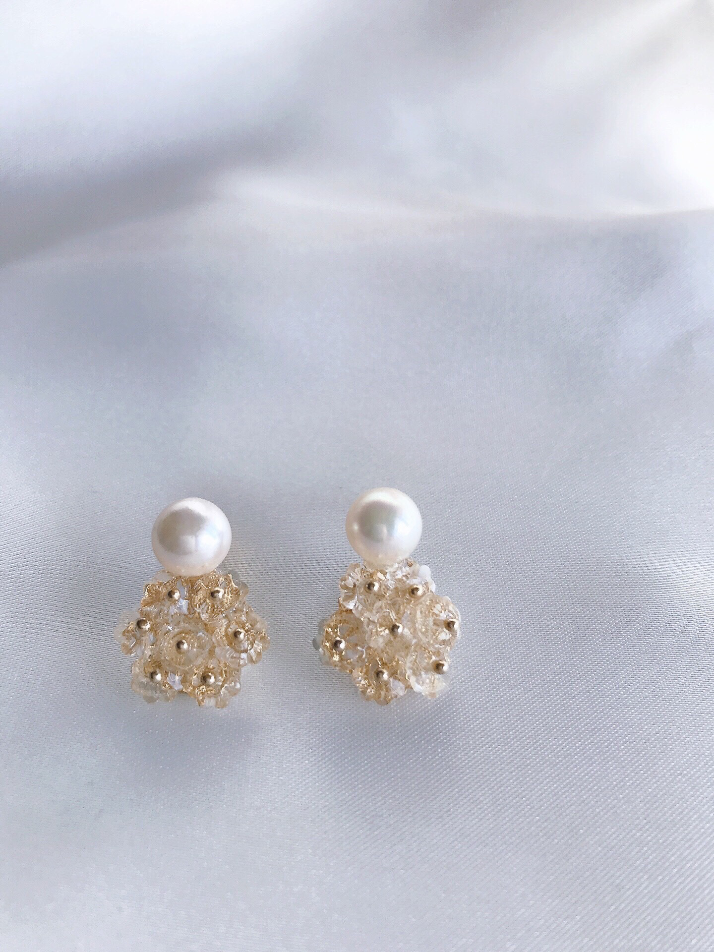【サージカルステンレス】あこや真珠とクリスタルフラワーのピアス・イヤリング　ブライダル⭐️アレルギー対応