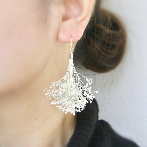 gold/ かすみ草ピアス・イヤリング シンプルピアス カスミ草 シンプル