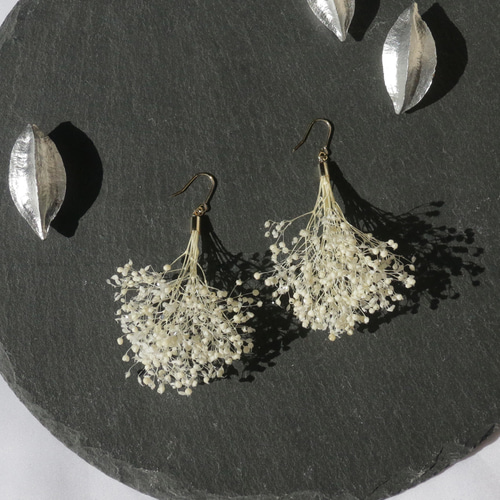 gold/ かすみ草ピアス・イヤリング シンプルピアス カスミ草