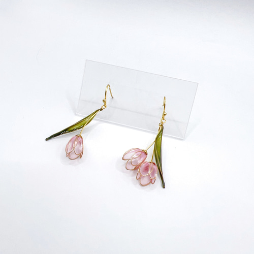 チューリップ アシンメトリー ピアス(各種金具変更有) ピアス（フック