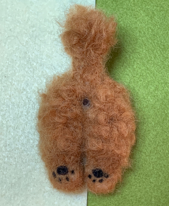 トイプードル(ダークレッド)のブローチ＊羊毛フェルト 動物お尻ブローチ トイプードル【ダークレッド】 羊毛フェルト