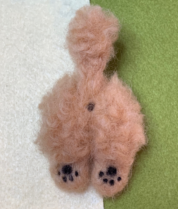 トイプードル(アプリコット)のブローチ/お願い猫 動物お尻ブローチ トイプードル【アプリコット】 羊毛フェルト