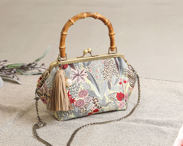 妖精の森「イエロー」バンブーハンドルフレームクラッチポーチ 1枚目の画像