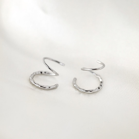 重ね付けに見える！極小　フープピアス (8mm)(ゴールド/シルバー）メンズ　つけっぱなし　低金属アレルギー対応　華奢 15枚目の画像