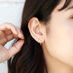 重ね付けに見える！極小　フープピアス (8mm)(ゴールド/シルバー）メンズ　つけっぱなし　低金属アレルギー対応　華奢 3枚目の画像