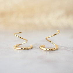 重ね付けに見える！極小　フープピアス (8mm)(ゴールド/シルバー）メンズ　つけっぱなし　低金属アレルギー対応　華奢 4枚目の画像