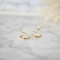 重ね付けに見える！極小　フープピアス (8mm)(ゴールド/シルバー）メンズ　つけっぱなし　低金属アレルギー対応　華奢 18枚目の画像