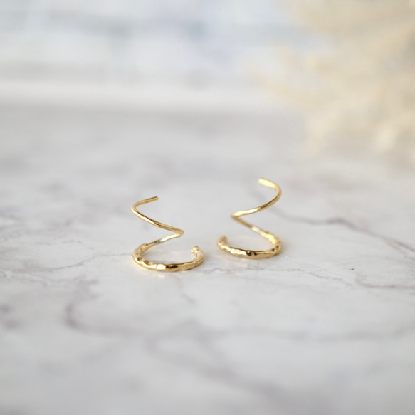 重ね付けに見える！極小　フープピアス (8mm)(ゴールド/シルバー）メンズ　つけっぱなし　低金属アレルギー対応　華奢 18枚目の画像