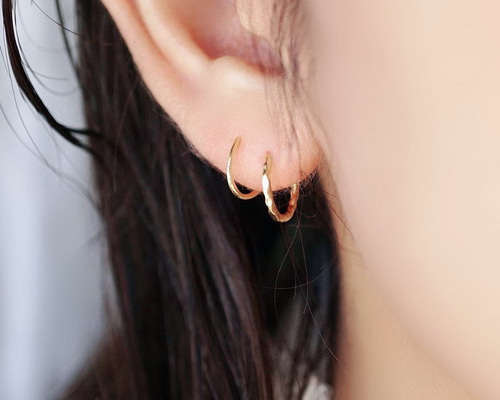 重ね付けに見える！極小 フープピアス (8mm)(ゴールド/シルバー