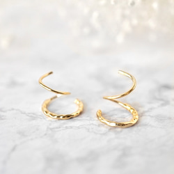 重ね付けに見える！極小　フープピアス (8mm)(ゴールド/シルバー）メンズ　つけっぱなし　低金属アレルギー対応　華奢 2枚目の画像