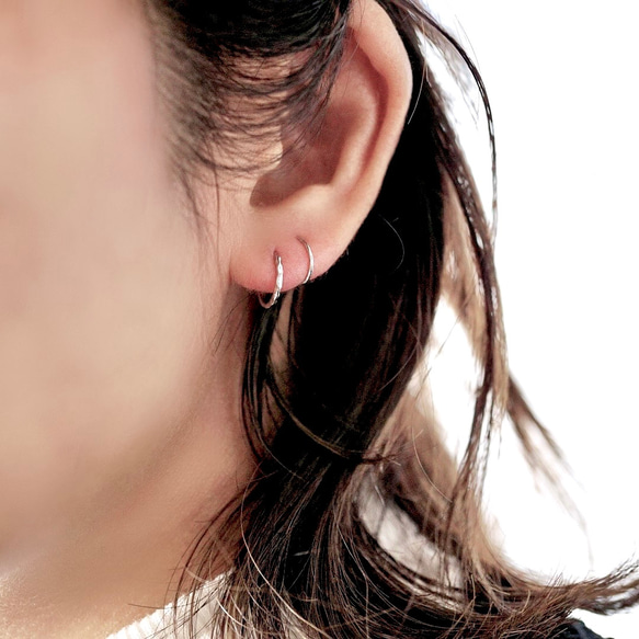重ね付けに見える！極小　フープピアス (8mm)(ゴールド/シルバー）メンズ　つけっぱなし　低金属アレルギー対応　華奢 16枚目の画像