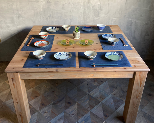 癒されるダイニングテーブル】120×120cm 無垢材 【サイズオーダー可能