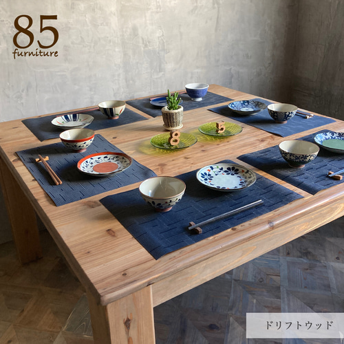 無垢材のダイニングテーブル【ハンドメイド家具】 癒されるダイニングテーブル】120×120cm 無垢材 【サイズオーダー可能