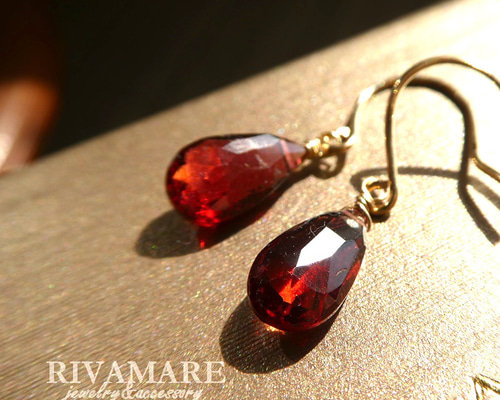 宝石質ガーネットAAAのフープピアス／モザンビーク産・しずく型・K16GP仕上げ 楽天市場】モザンビーク ガーネットの通販 宝石質ガーネットAAAの