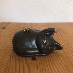 陶器の黒猫と金色の蝶の蓋もの 立体・オブジェ シャシャミミ 通販