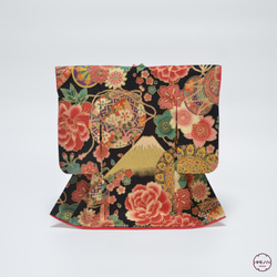 ミニ着物　２枚　衣桁　１個    　　（総絞り・ 白地に四季の花木） TAKAZENの振袖 /白色/赤色/古典/牡丹柄/ 最新作正統派古典 白/赤