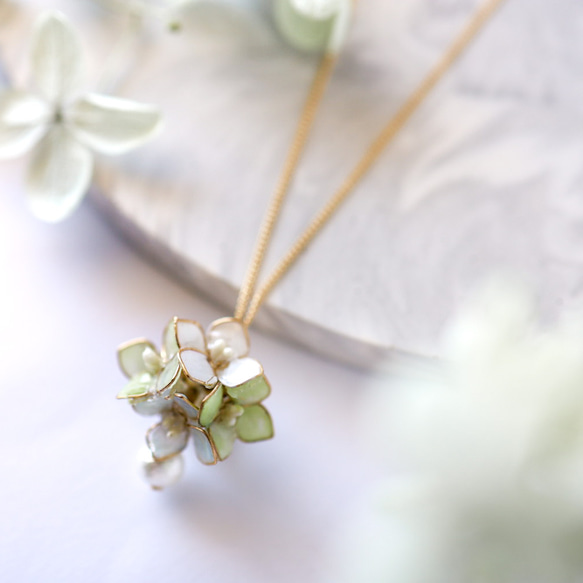 可調長度⁂ 安娜貝爾繡球花和棉花珍珠的優雅項鍊：繡球花 繡球花 第1張的照片