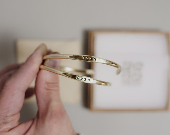 名入れ可能｜ギフト・ペアに｜手首で育てる真鍮バングル・ブレスレット【正規品】 1枚目の画像
