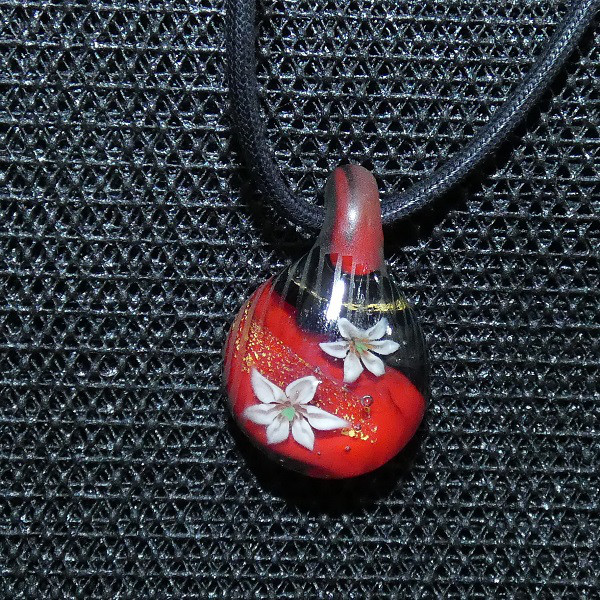 線、砂打ちゆり二輪（ガラス、花、百合、ペンダント）