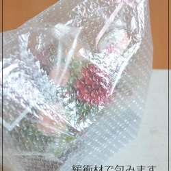 【アート】上質な彩りを日々の暮らしに添えて　バラとラナンキュラスのラウンドアレンジ　ギフトにもお薦め 12枚目の画像