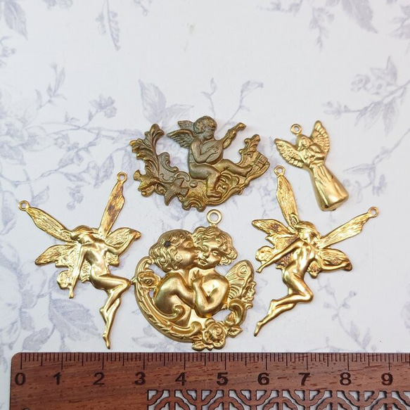 BEHOLD− 【訳アリ半額以下セット】天使と妖精 真鍮製 アメリカ製 パーツ チャーム スタンピング ヴィンテージ風 4枚目の画像