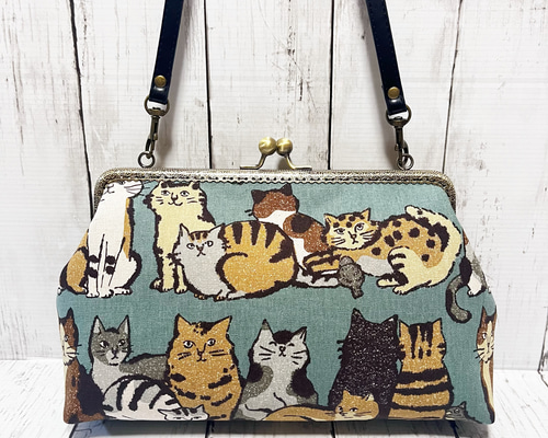ねこ柄 がま口バッグ ショルダー紐付き ハンドメイド ショルダーバッグ