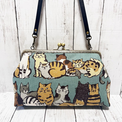 ねこ柄 がま口バッグ ショルダー紐付き ハンドメイド ショルダーバッグ