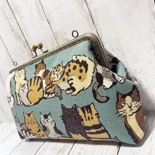 ねこ柄 がま口バッグ ショルダー紐付き ハンドメイド ショルダーバッグ