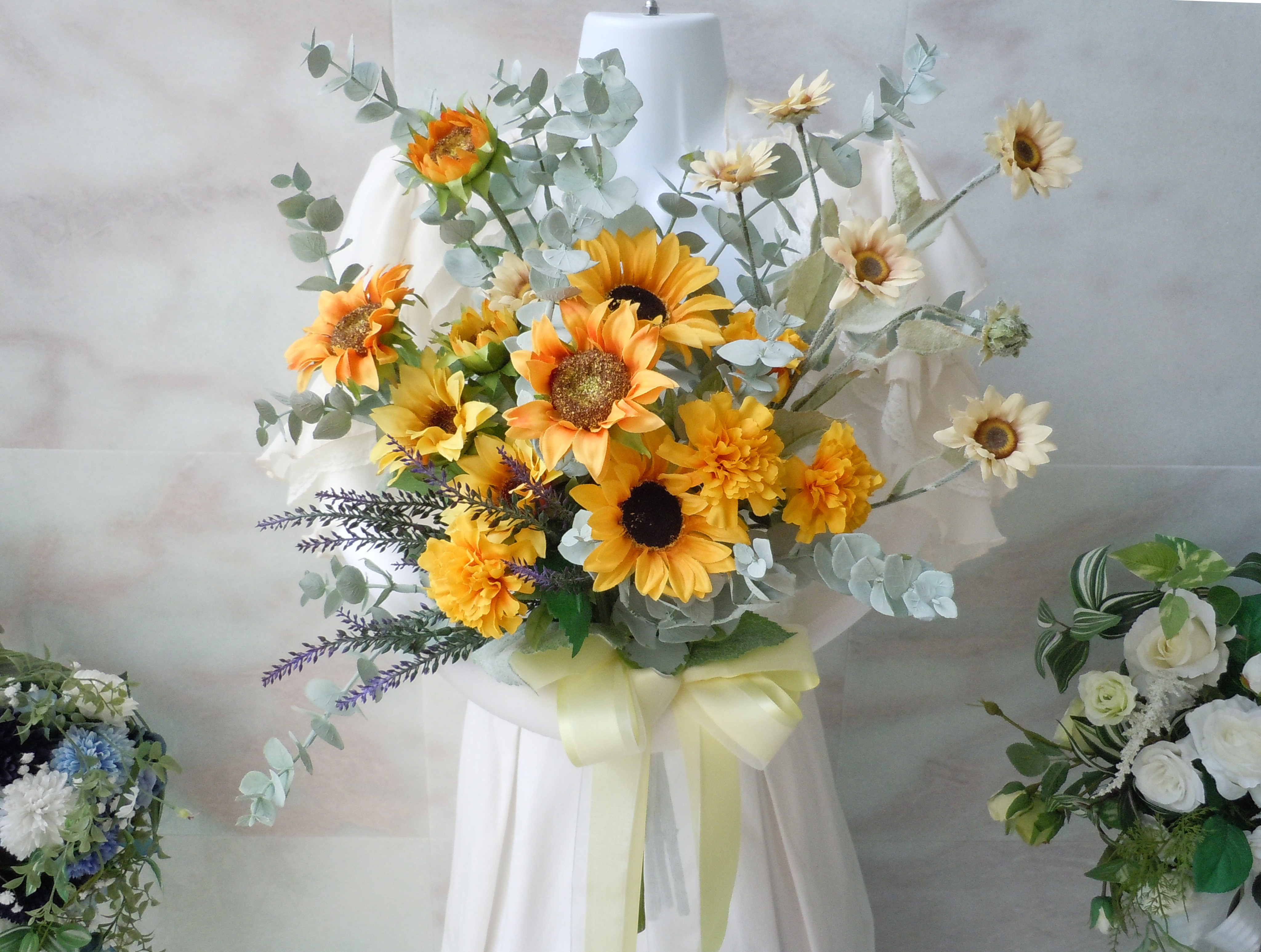 ◆ひまわりとユーカリのクラッチブーケ◆サンフラワー サマーウエディング 前撮り フォトウエディングブーケ サマーインテリ