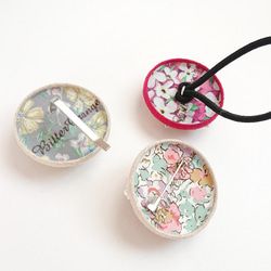 タティングレース×ビーズ刺繍で彩る花畑ヘアゴム ピンク くるみボタン 5枚目の画像