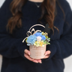 ★送料無料 花と猫【イエロー&ブルー】プリザーブドフラワー 猫 花 ペット 猫好き 誕生日 お供え カーネーション 2枚目の画像