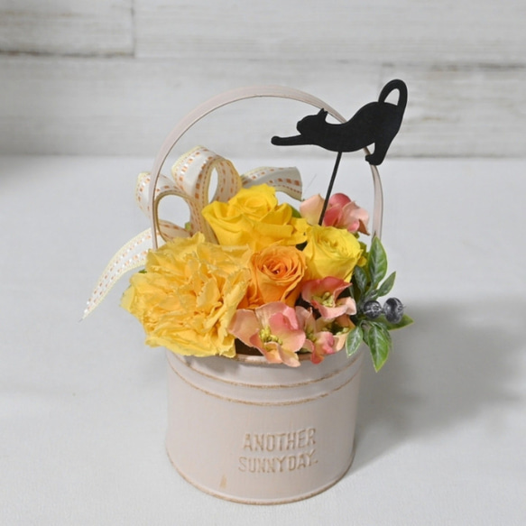 ★送料無料 花と猫【イエロー&ブルー】プリザーブドフラワー 猫 花 ペット 猫好き 誕生日 お供え カーネーション 4枚目の画像