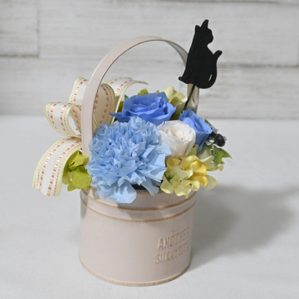 ★送料無料 花と猫【イエロー&ブルー】プリザーブドフラワー 猫 花 ペット 猫好き 誕生日 お供え カーネーション 5枚目の画像