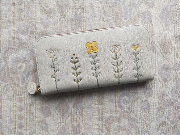 刺繍革財布『LIFE』灰白×きいろ（ソフトヤギ革）☆スリムタイプ