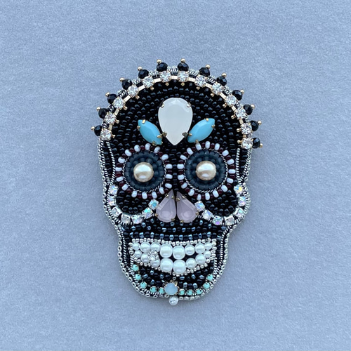 ビーズ刺繍のブローチ兼キーホルダー -スカル- ブローチ Belva