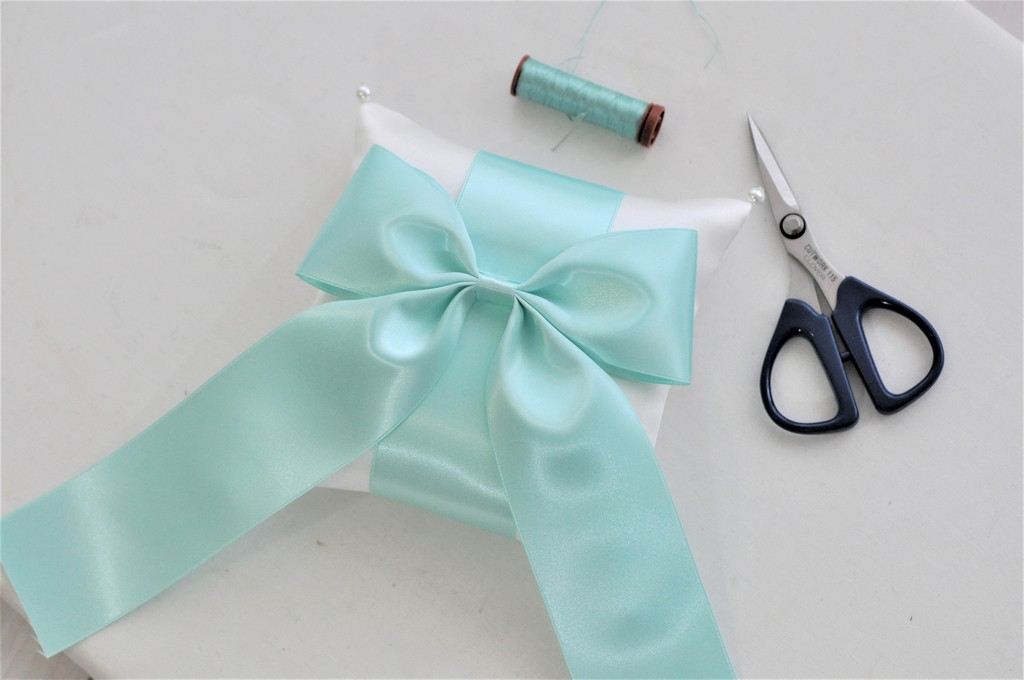 【再販】ミントグリーンリボン　ブライダルサテン　ビジュー付リングピロー