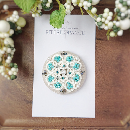 タティングレース×ビーズ刺繍で彩るフラワーヘアゴム 青 くるみボタン