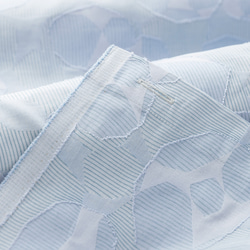 自然素材 綿 コットン 100％ 水玉の浮模様が美しいカーテン「オプトブルー」 目隠し のれん 間仕切り 5枚目の画像