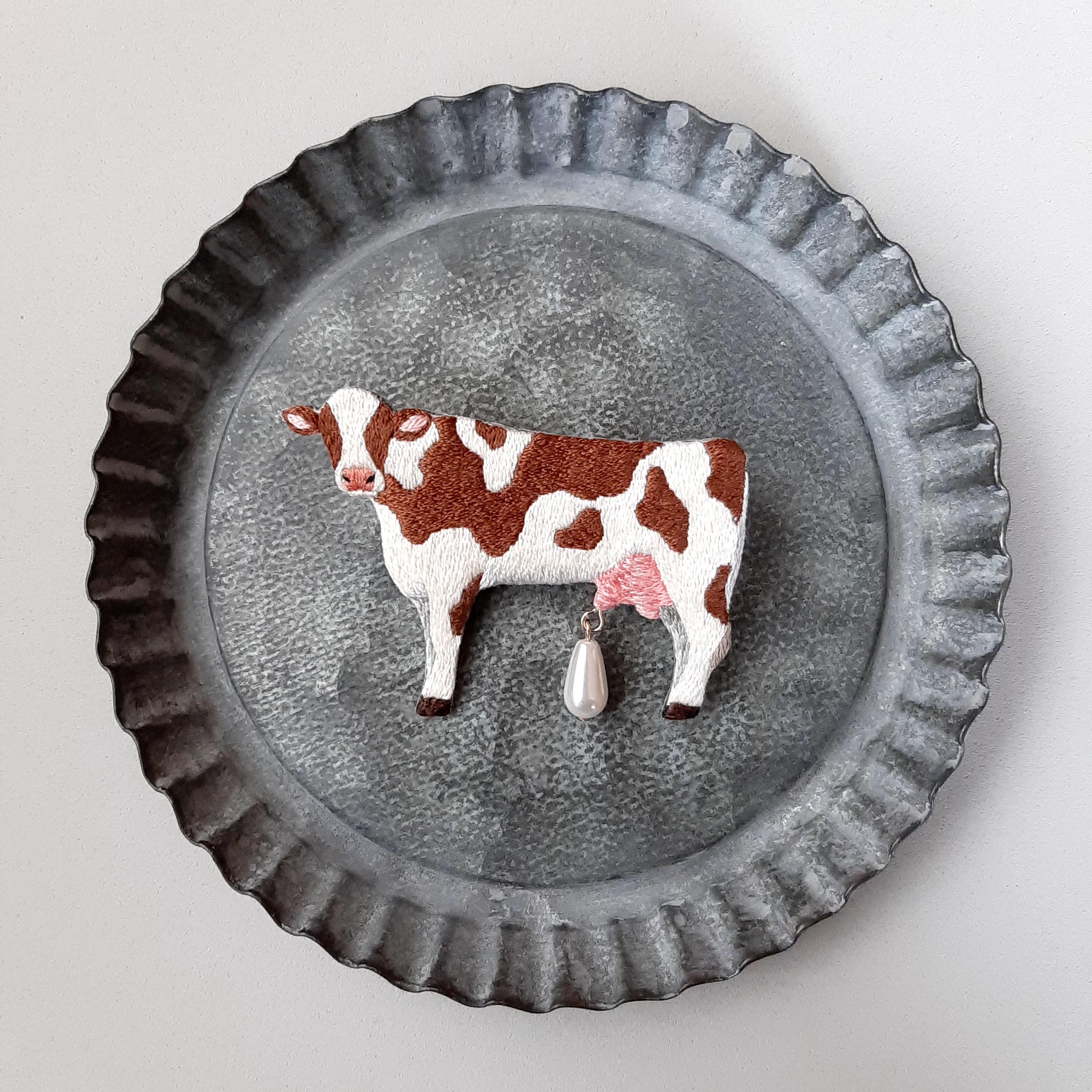 [picture book]―cow Br×W／刺繍ブローチ ☆受注制作