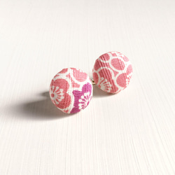 まるいイヤリング「さくら」くるみボタンのアクセサリー 丸 桜 春 和風 レトロ かわいい 2枚目の画像