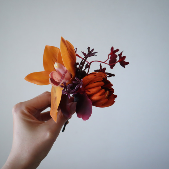 ワインカラーとテラコッタカラーの動きのあるクラッチブーケ♡ ウェディングブーケ　ドライフラワー 花束　プレゼント 5枚目の画像